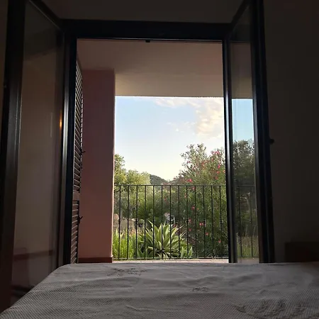 Casa Immersa Nel Vicino Al Mare Di Apartamento